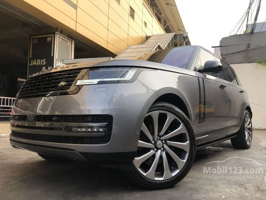 Jual Mobil Land Rover Range Rover 2023 LWB P400 Autobiography 3.0 di DKI Jakarta Automatic SUV Abu
