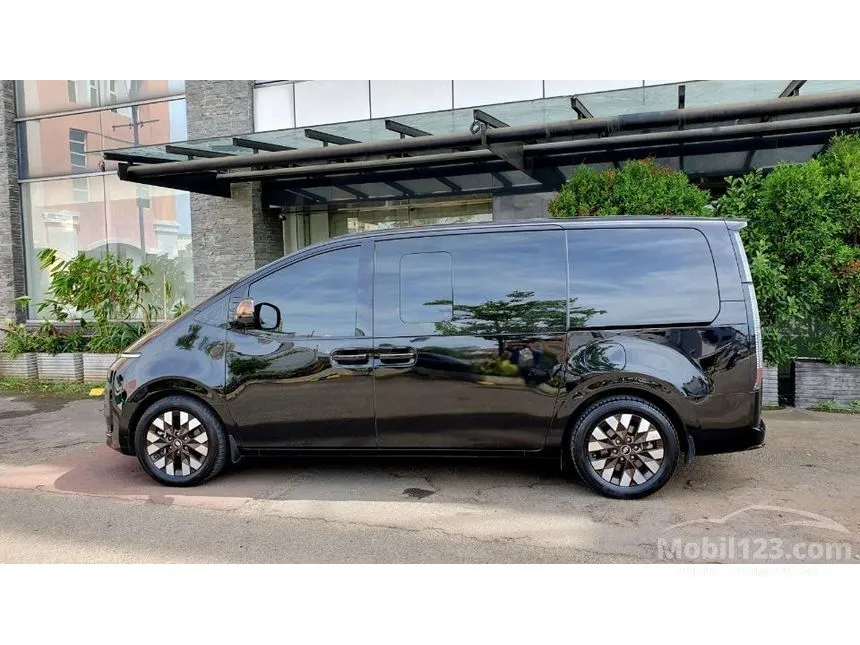 2021 Hyundai Staria Signature 7 MPV