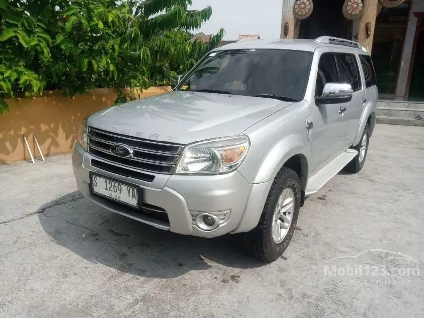 Jual Mobil Ford Everest 2012 XLT 2.5 di Jawa Timur Manual SUV Silver Rp 181.000.000