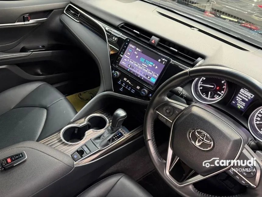 2020 Toyota Camry V Sedan