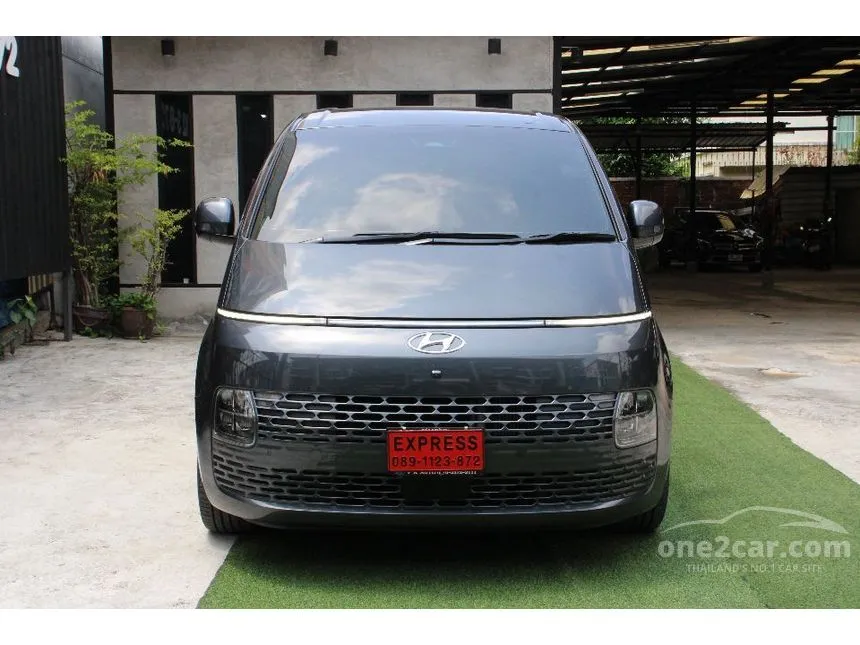 2022 Hyundai Staria SEL Van