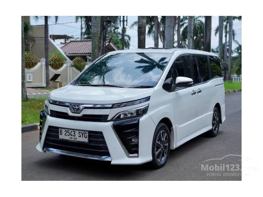 Jual Mobil Toyota Voxy 2018 2.0 di Banten Automatic MPV Putih Rp 305.000.000