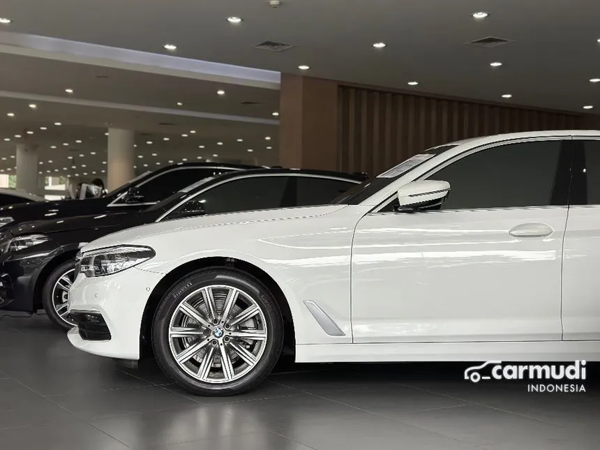 2020 BMW 520i Luxury Sedan