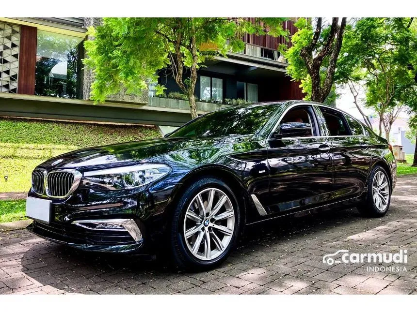 2018 BMW 520i Luxury Sedan