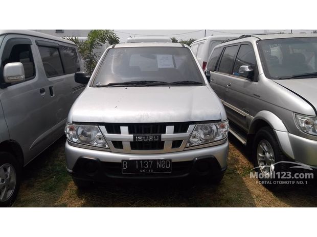 Isuzu Panther  TOURING  Mobil  bekas dijual di Indonesia 