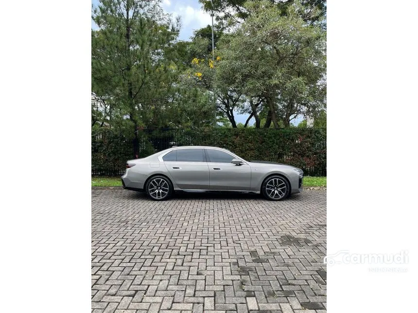2023 BMW 735i M Sport Sedan