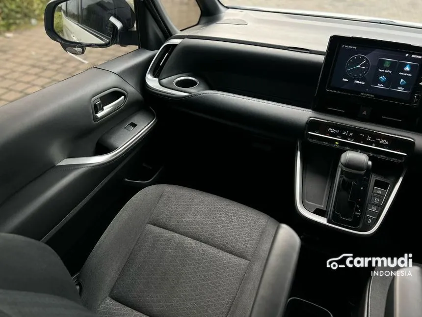 2022 Toyota Voxy (Premium Color) MPV