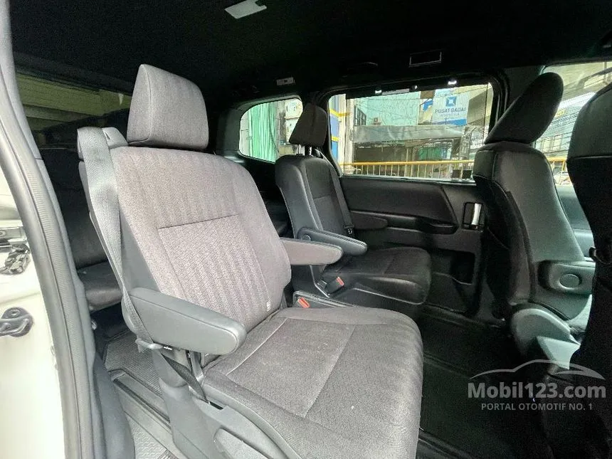 2022 Toyota Voxy (Premium Color) MPV