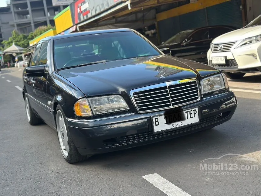 1997 Mercedes-Benz C230 Kompressor Sedan
