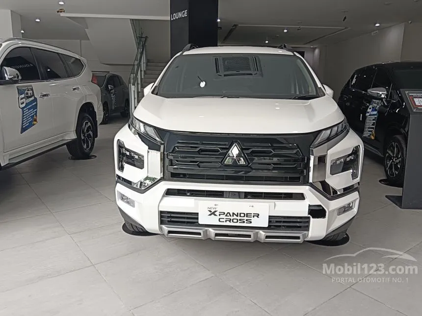 Jual Mobil Mitsubishi Xpander Cross 2024 Premium 1.5 di Jawa Barat Automatic MPV Putih Rp 318.000.000