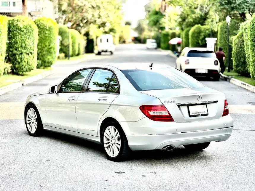 2013 Mercedes-Benz C200 CGI BlueEFFICIENCY Sedan
