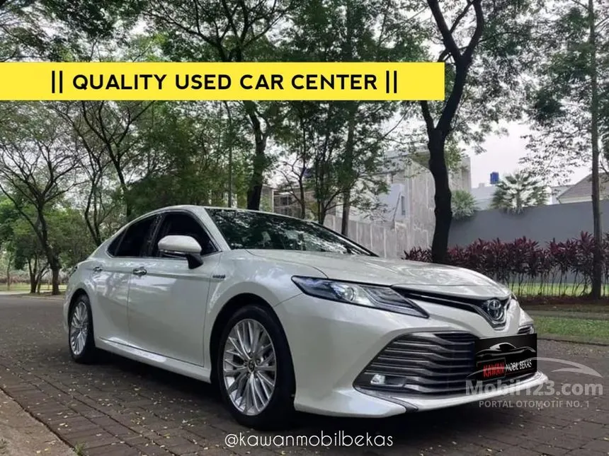 Jual Mobil Toyota Camry Hybrid 2019 HV 2.5 di Banten Automatic Sedan Putih Rp 415.000.000