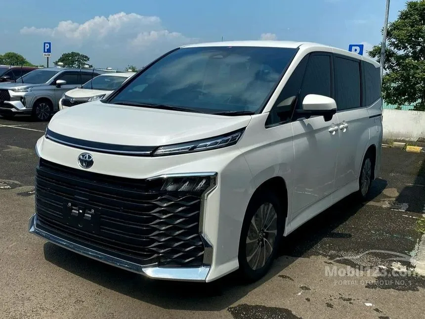 Jual Mobil Toyota Voxy 2024 2.0 di DKI Jakarta Automatic Van Wagon Putih Rp 579.000.000