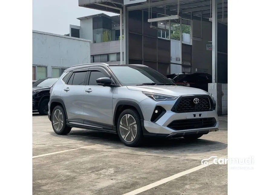 2025 Toyota Yaris Cross S HV SUV