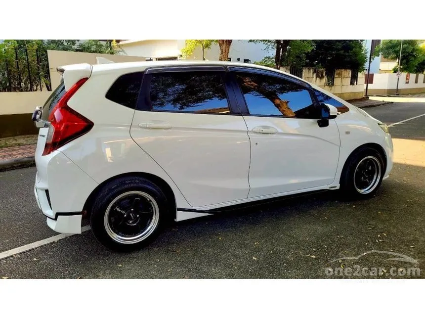 2016 Honda JAZZ V Hatchback