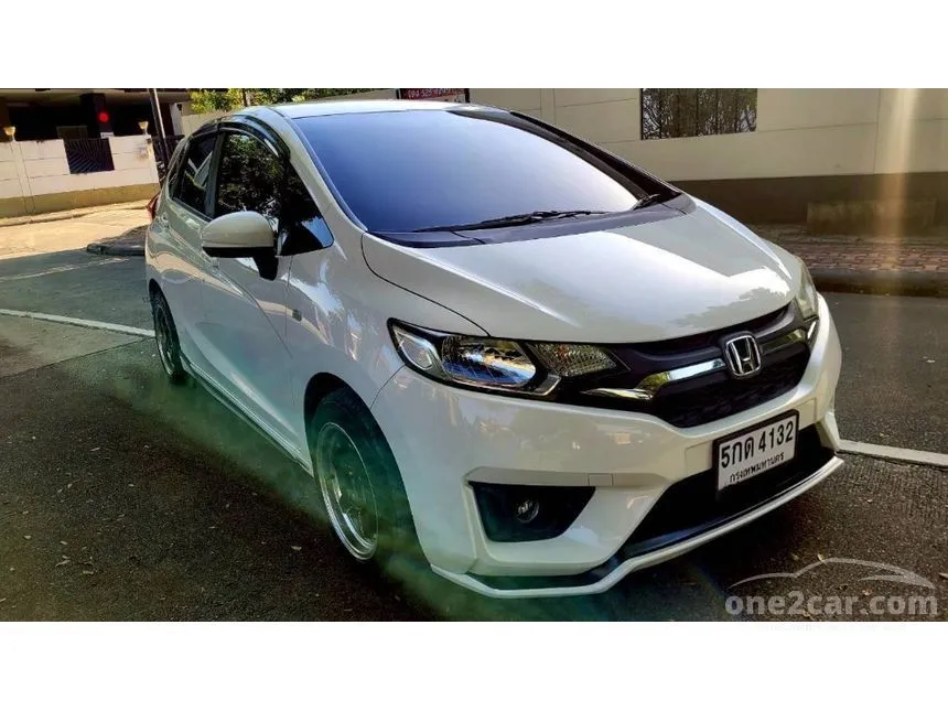 2016 Honda JAZZ V Hatchback