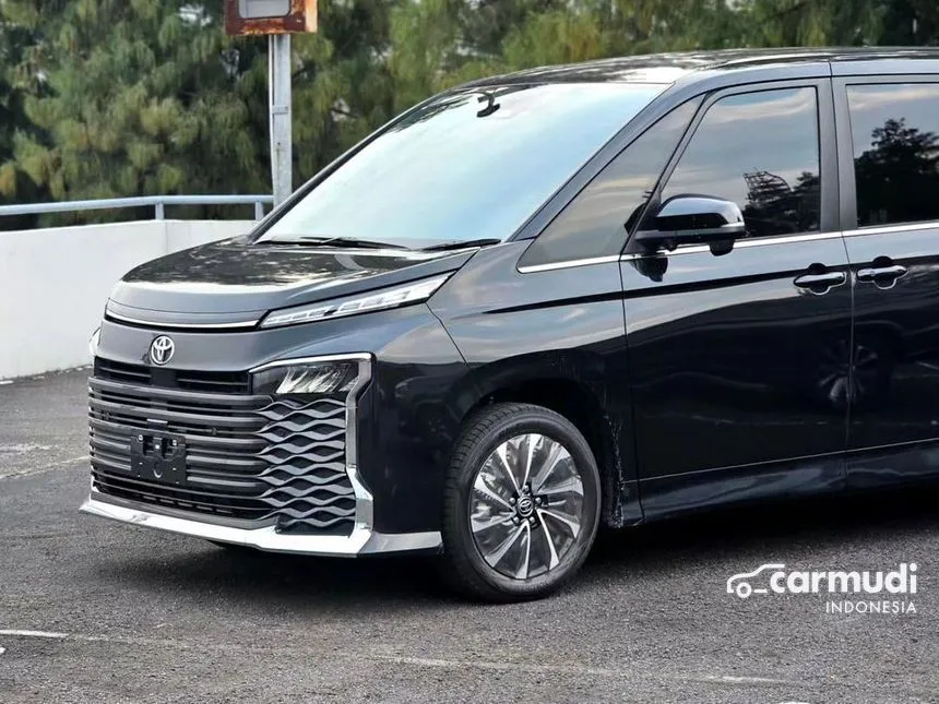 Jual Mobil Toyota Voxy 2024 2.0 di Banten Automatic Van Wagon Hitam Rp 590.000.000