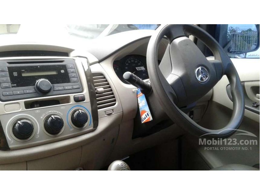 2013 Toyota Kijang Innova J MPV
