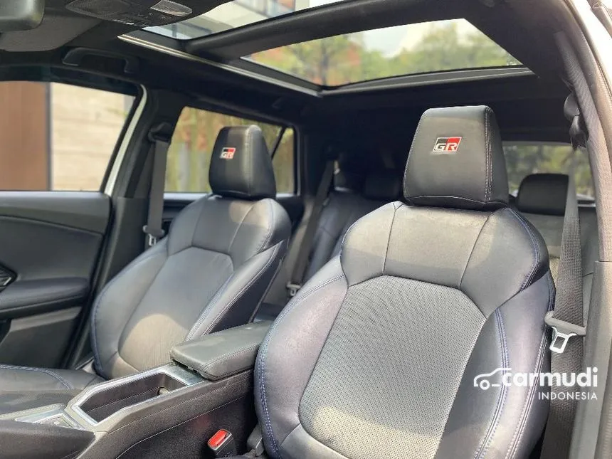 2023 Toyota Yaris Cross S HV SUV