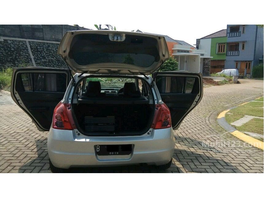 Jual Mobil  Suzuki  Swift  2009 ST 1 5 di Jawa Barat 