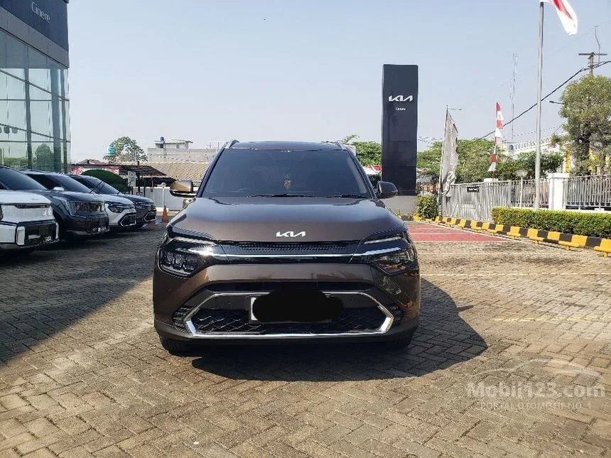 Jual Mobil KIA Carens 2024 Premiere 1.5 di Jawa Barat Automatic MPV Coklat Rp 420.000.000