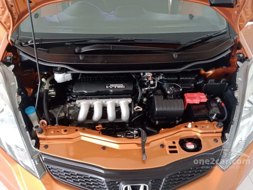2011 Honda JAZZ V Hatchback