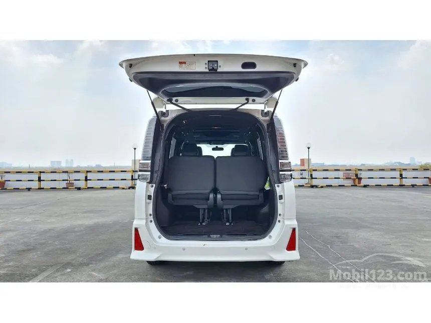 2018 Toyota Voxy MPV
