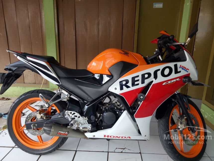 Jual Motor  Honda CBR  150R  2015 0 2 di Jawa  Barat Manual 