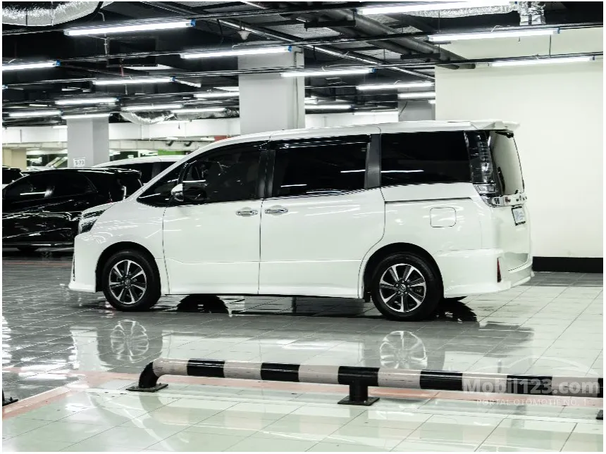 2018 Toyota Voxy MPV