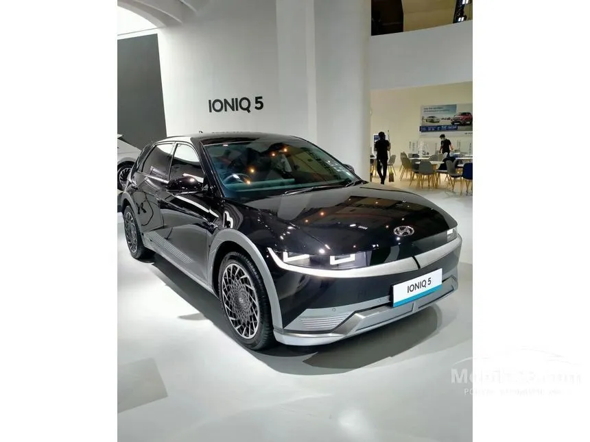 Jual Mobil Hyundai IONIQ 5 2023 Long Range Signature di Jawa Barat Automatic Wagon Hitam Rp 685.000.000
