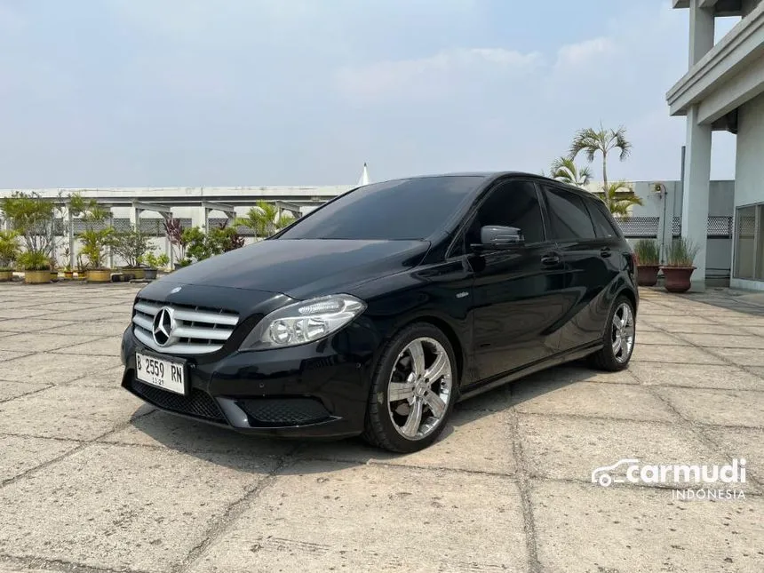 2012 Mercedes-Benz B200 Sport Hatchback