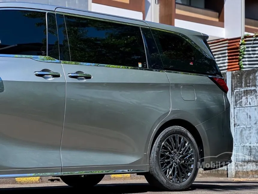 2024 Lexus LM 350h 7 Seater MPV