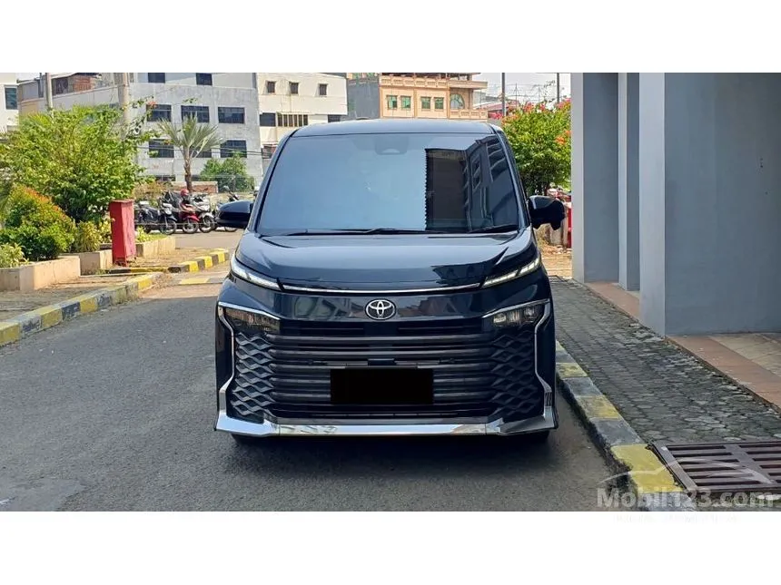 2022 Toyota Voxy (Non Premium Color) MPV