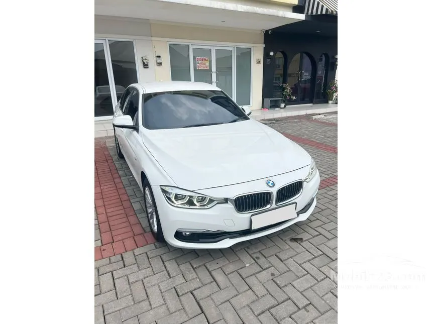 2018 BMW 320i Luxury Sedan