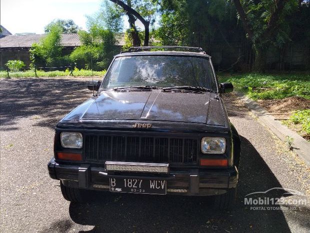 Cherokee Jeep  Murah 32 mobil  dijual  di Indonesia 