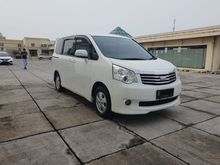 2013 Toyota NAV1 2.0 G MPV