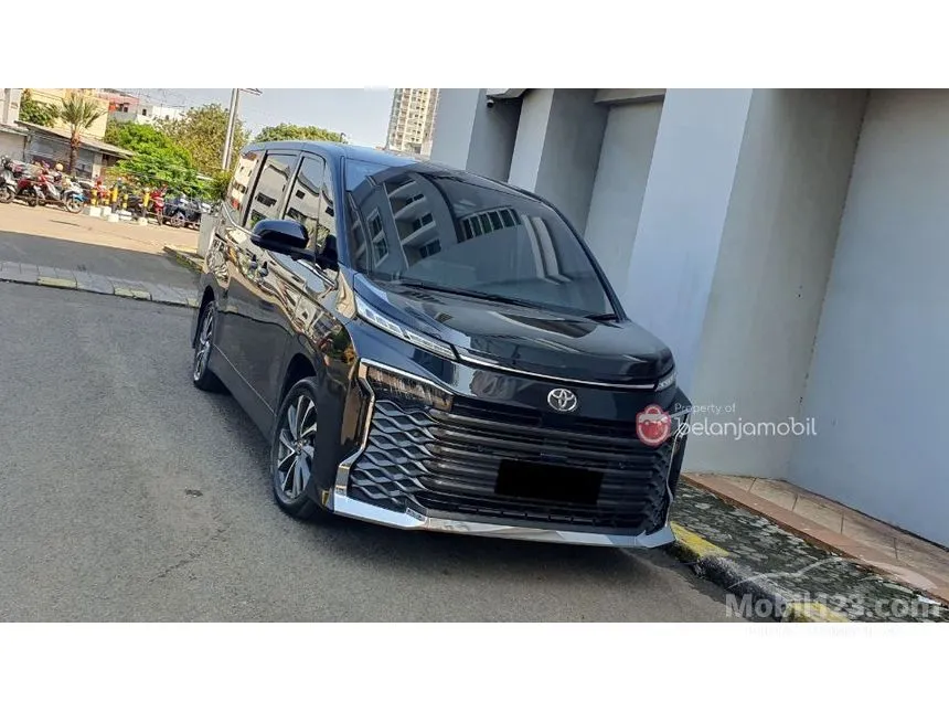 2023 Toyota Voxy (Premium Color) MPV