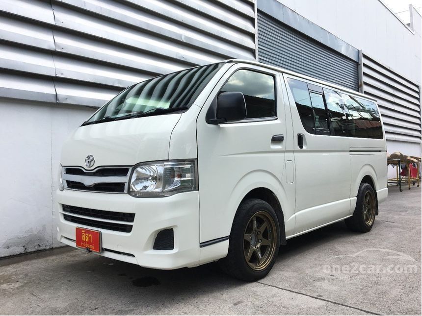 Toyota Hiace 2013 D4D 2.5 in กรุงเทพและปริมณฑล Manual Van สีขาว for