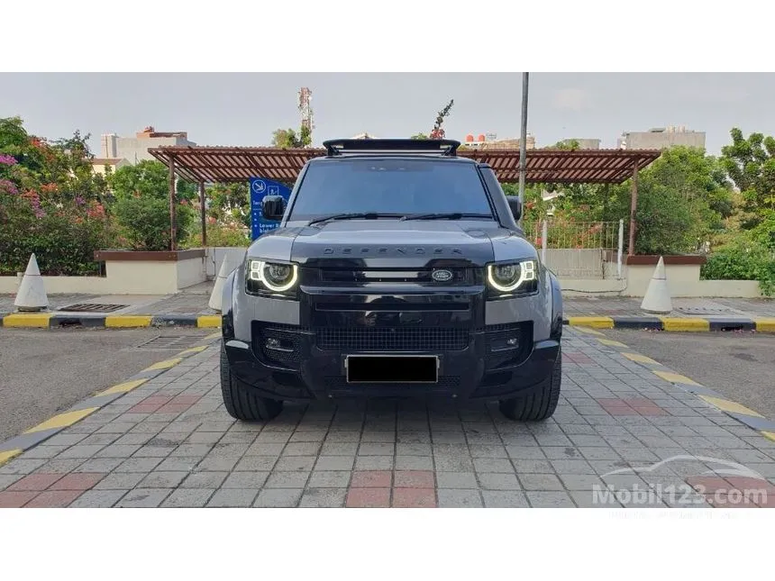 Jual Mobil Land Rover Defender 2021 90 P300 Explorer Package 2.0 di DKI Jakarta Automatic SUV Abu