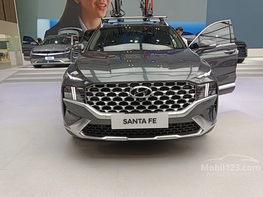 Jual Mobil Hyundai Santa Fe 2023 CRDi Signature 2.2 di Jawa Barat Automatic SUV Abu