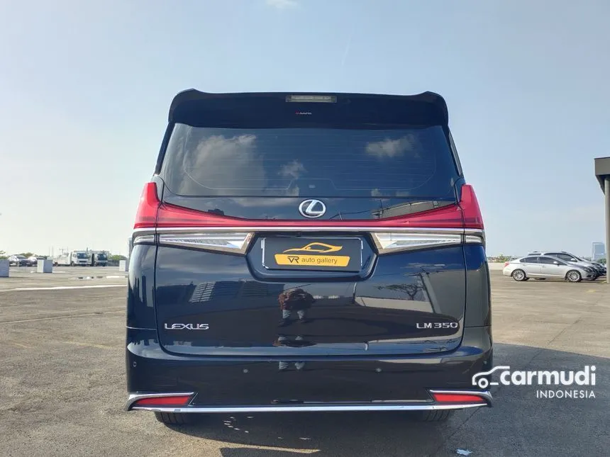 2021 Lexus LM350 Van Wagon