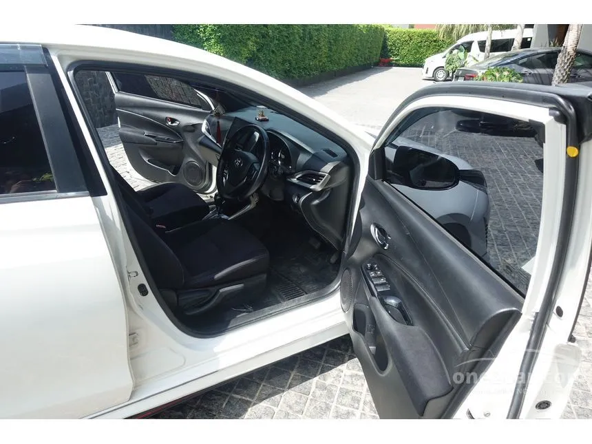 2018 Toyota YARIS G Hatchback