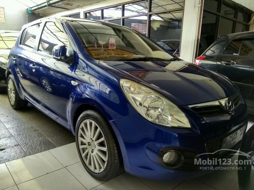 Jual Mobil  Hyundai  I 20 2011 1 5 di Jawa Timur Automatic 