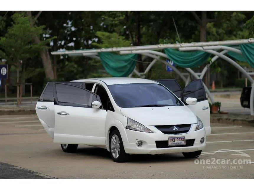 2011 Mitsubishi SPACE WAGON GT Wagon