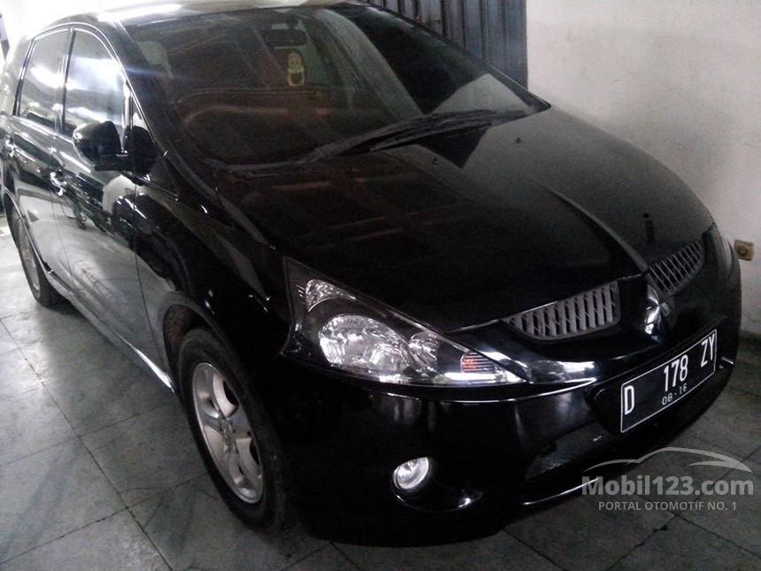 Jual Mobil Mitsubishi Grandis 2005 1.8 di Jawa Barat 