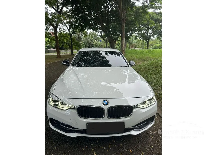 Jual Mobil BMW 320i 2018 Luxury 2.0 di DKI Jakarta Automatic Sedan Putih Rp 425.000.000