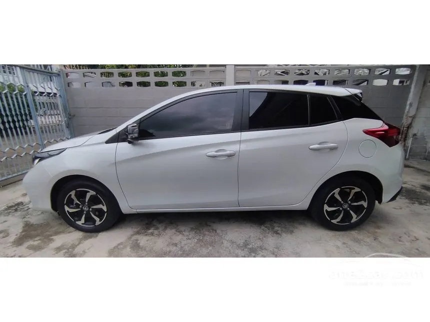 2023 Toyota YARIS Premium Hatchback