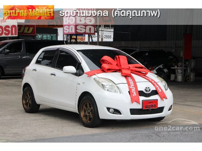 2013 Toyota YARIS J Hatchback