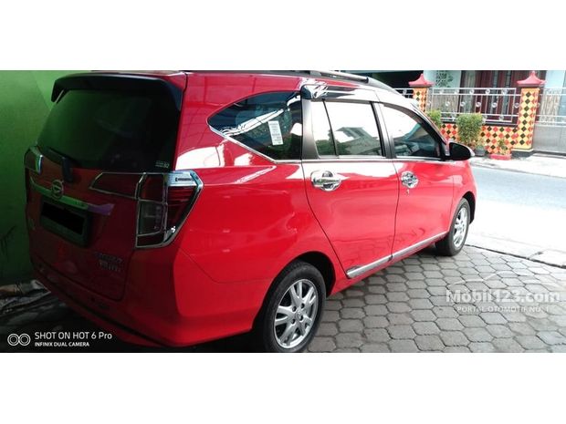 Daihatsu Sigra Mobil bekas dijual di Jawa-timur Indonesia 