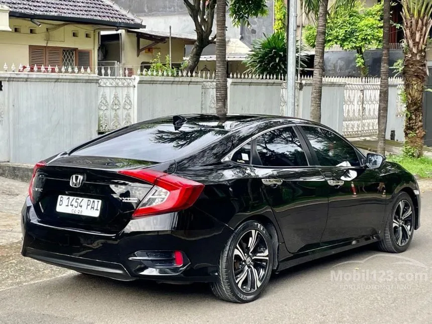 2018 Honda Civic ES Sedan